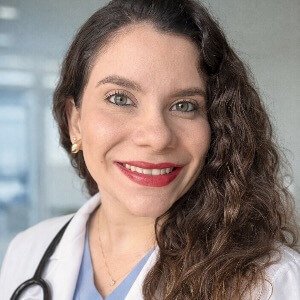 Lara Martins dos Santos Costa 